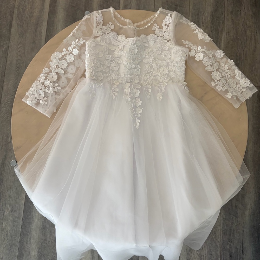 White Lace Girls First Communion Flower Girl Dress. - Picture 5 of 16